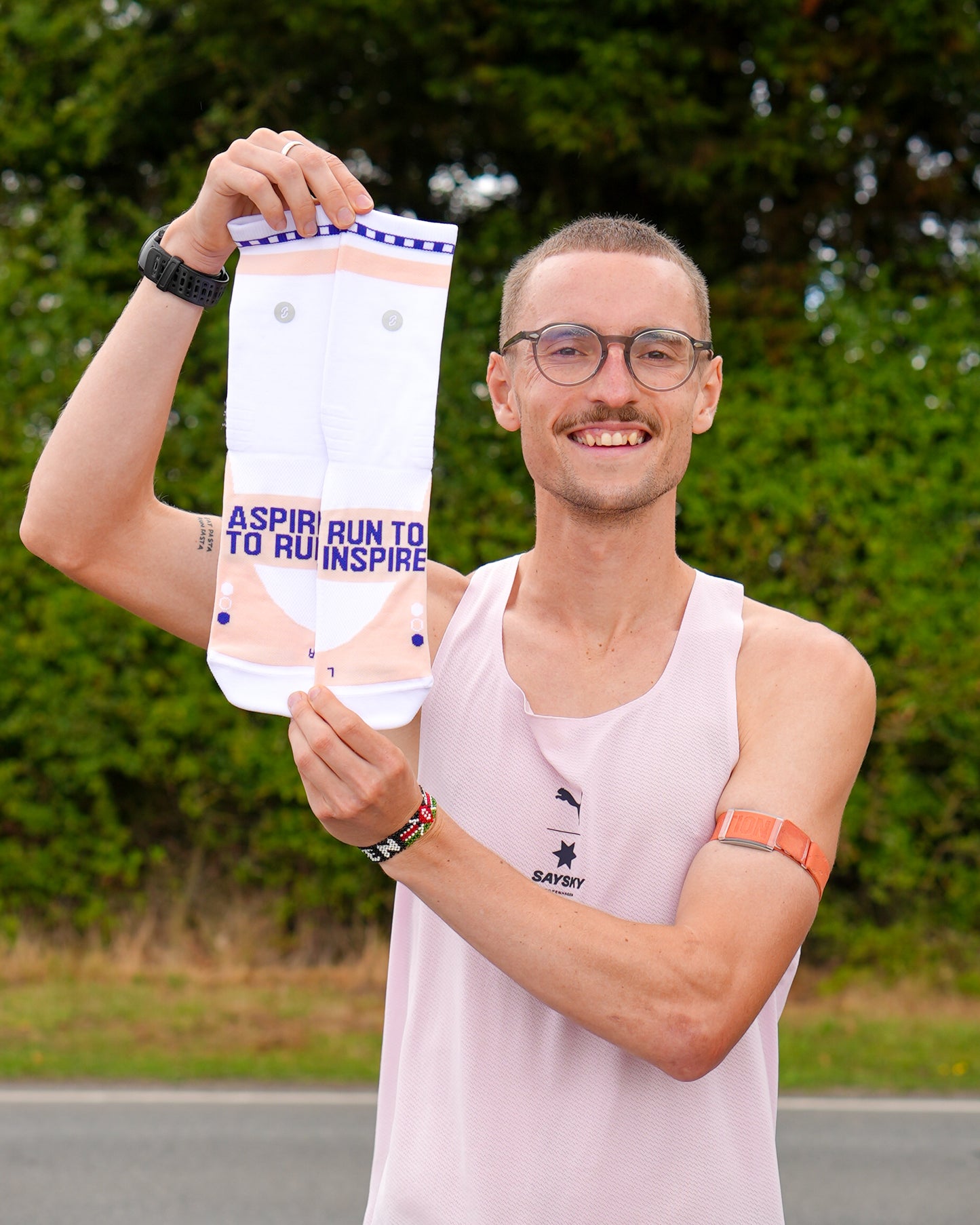 SHYU x 'Ben is Running' racing socks - white | peach | chequer